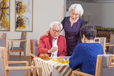 分類(lèi)圖片 失能、失智老人4400萬(wàn)，如何滿(mǎn)足老年護(hù)理需求